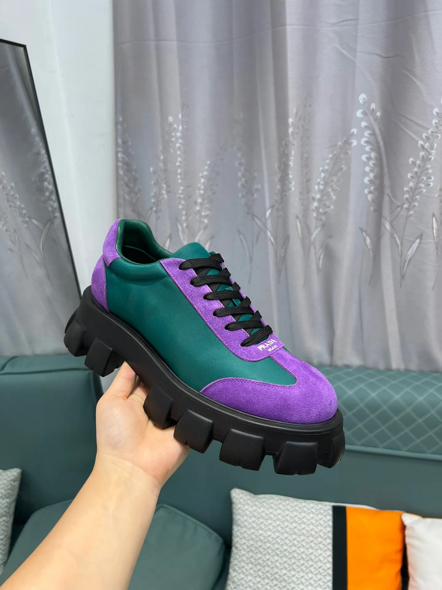 Men's shoes 💰540 Prada Latest 2025ss spring and summer catwalk series Thick-soled platform platform Casual sports shoes Couple style ☑️ Bold contrasting bright colors and fashionable combination Casual sports style design with exquisite details Classic personalized gear thick sole Increased comfort and unique modern trend style 🚩 Fabric: Cowhide ➕ Cloth Lining: Sheepskin Outsole: Original molded ultra-light foam material Sole thickness: 4.5CM Size: 35-45 (Female 40, Male 45, customized, non-returnable)